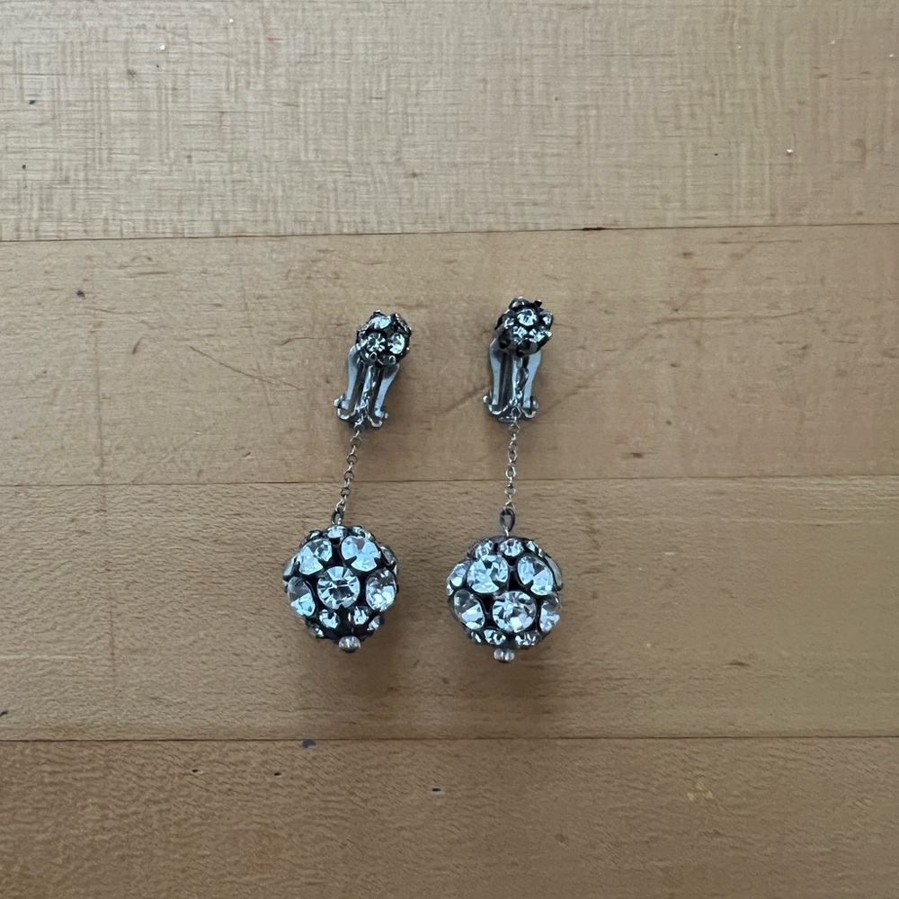 Vintage drop rhinestone earrings
clip-on